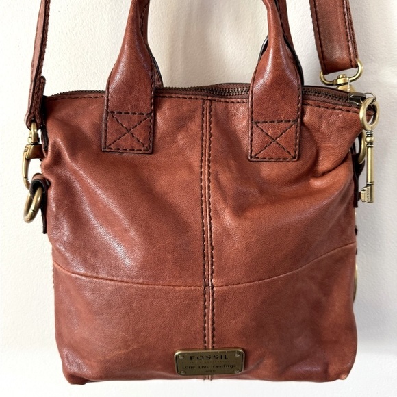 Fossil Explorer Leather Tote Crossbody Bag - Picture 9 of 10
